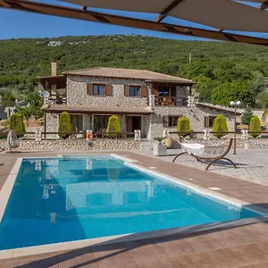 Piedra Villa
